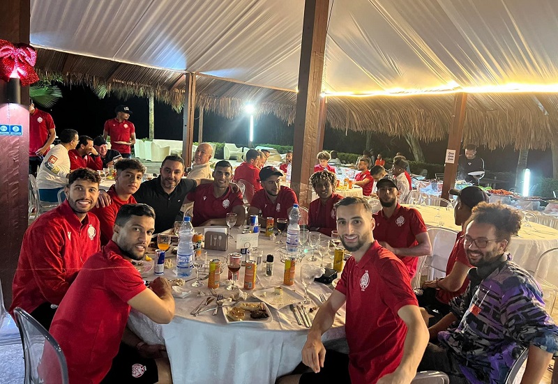 أسباب عطل طائرة الوداد بالغابون وحفل عشاء على شرف اللاعبين بليبروفيل