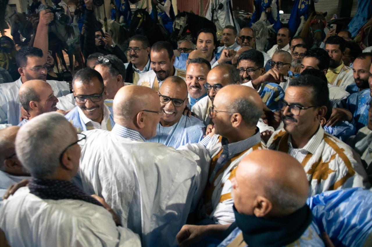 حمدي ولد الرشيد يستقبل اعيان قبائل صحراوية كبيرة بالداخلة ووفود من موريتانية بمدينة العيون عاصمة الصحراء المغربية