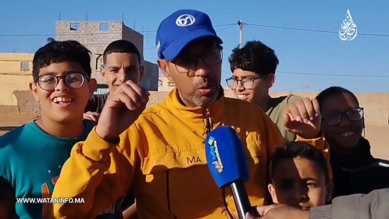 صغار وشبان حي الشيخ عبداتي يمارسون كرة القدم في ملعب يفتقد لشروط الممارسة الكروية