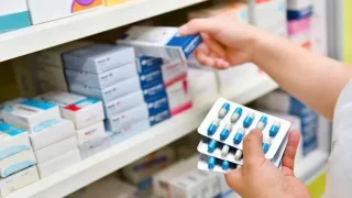 الوكالة المغربية للأدوية تحذر: انتبهوا لمخاطر شراء الأدوية عبر الإنترنت