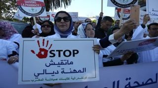 الصيادلة يتهمون مجلس المنافسة بتمهيد “خوصصة مقنّعة” للصيدليات.. ويحذرون من تغوّل رأس المال على مجال توزيع الدواء