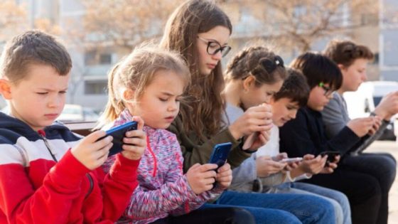 بريطانيا تحظر مواقع التواصل الاجتماعي على من هم تحت 16 سنة