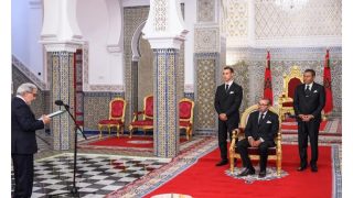 جلالة الملك يستقبل والي بنك المغرب